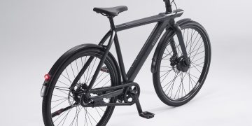 How Are Cycling Brands Incorporating AI to Improve Performance?