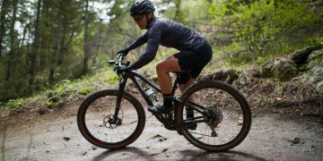 Can Solar-Powered Bike Accessories Sustain Performance in Diverse Climates?